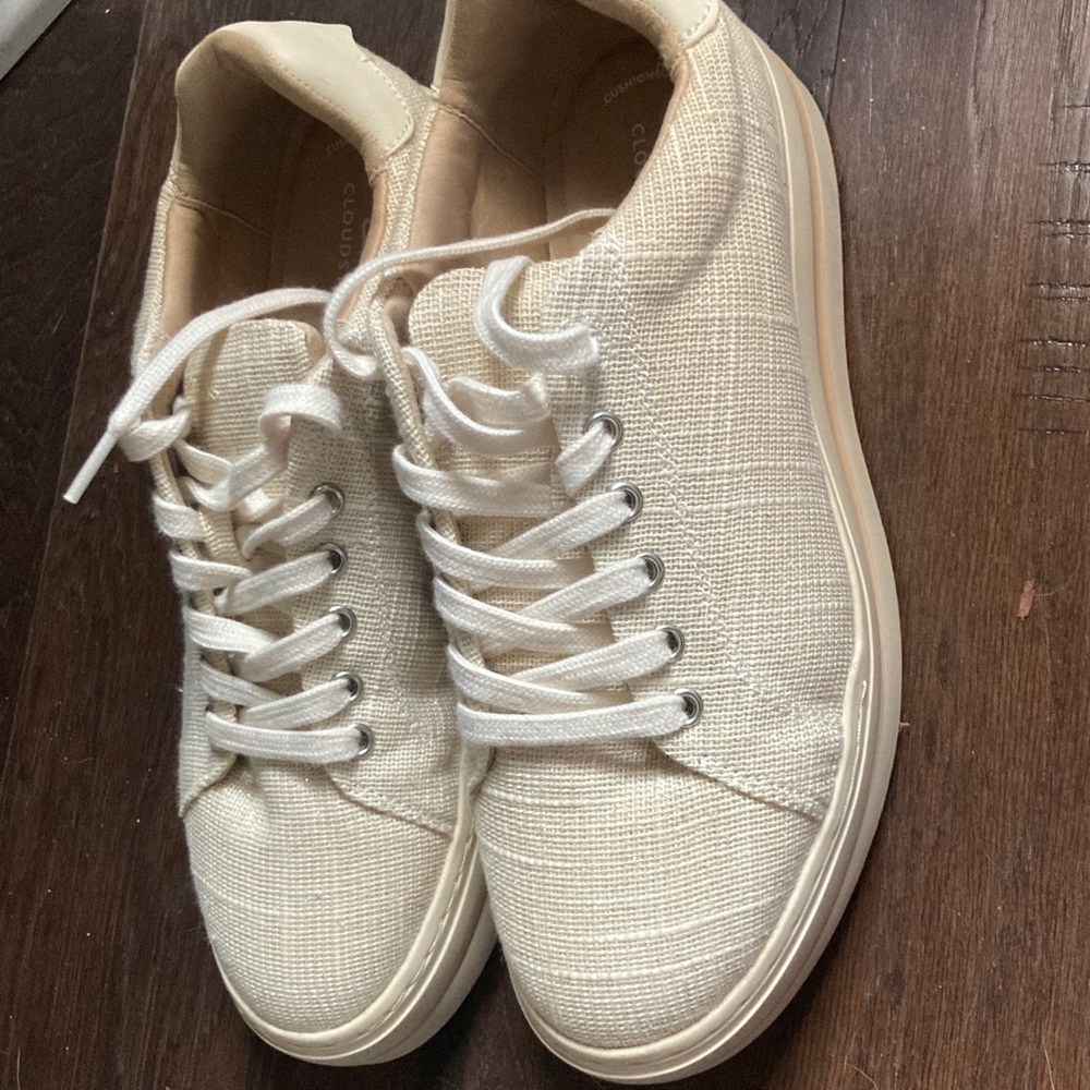 Clarks Beige Canvas Sneakers size 8W NWT